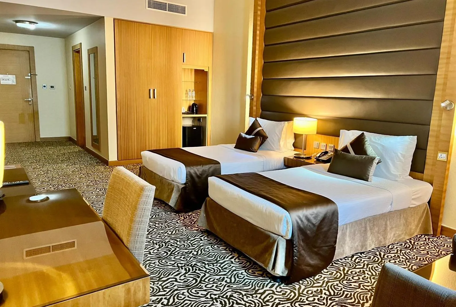 Copthorne Hotel Sharjah 4*,
